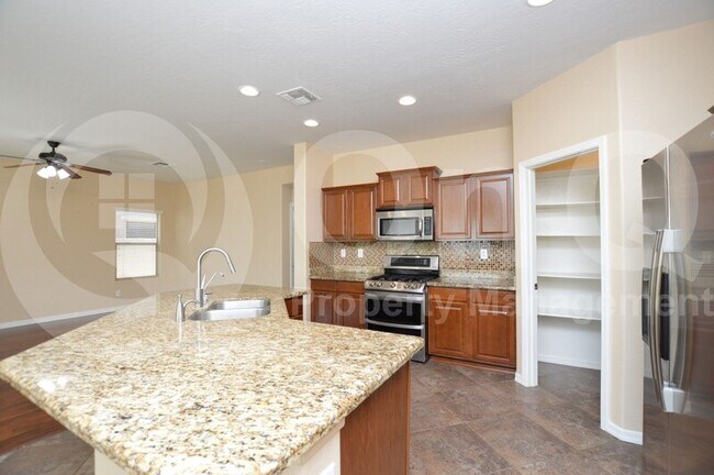 2531 W Desert Vista Trail Phoenix, AZ 85085 photo 3