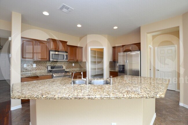 2531 W Desert Vista Trail Phoenix, AZ 85085 photo 2