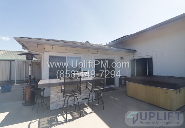 1425 Cedar St Ramona, CA 92065 photo 2