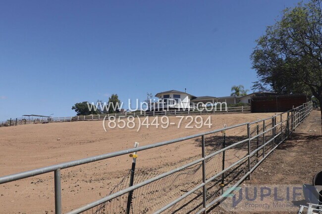 1425 Cedar St Ramona, CA 92065 photo 4