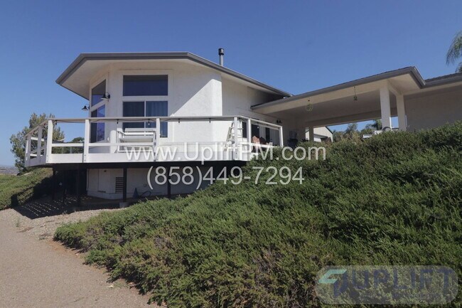 1425 Cedar St Ramona, CA 92065