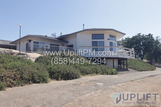 1425 Cedar St Ramona, CA 92065 photo 3