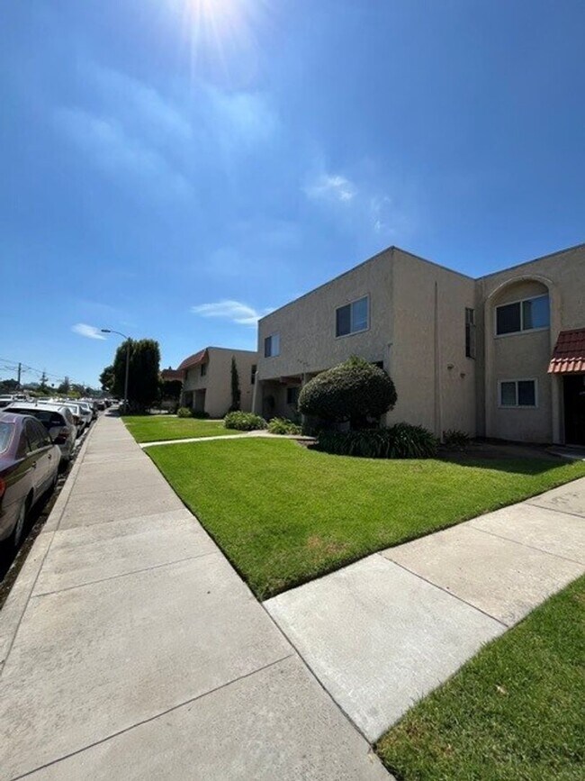 6831 Alvarado Rd San Diego, CA 92120
