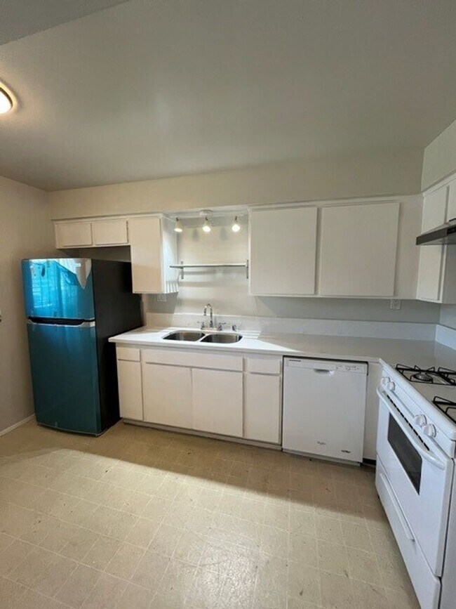 6831 Alvarado Rd San Diego, CA 92120 photo 2