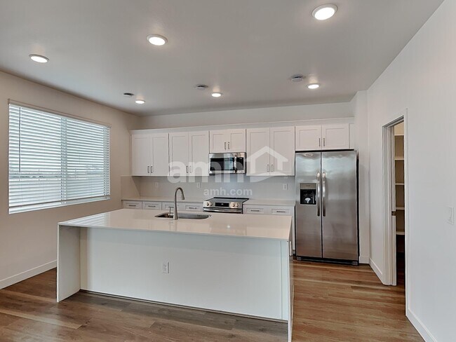 6975 N 125th Dr Glendale, AZ 85307 photo 3