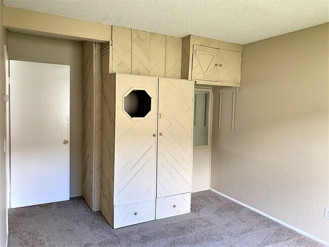 10225 Ambassador Ave San Diego, CA 92126 photo 2