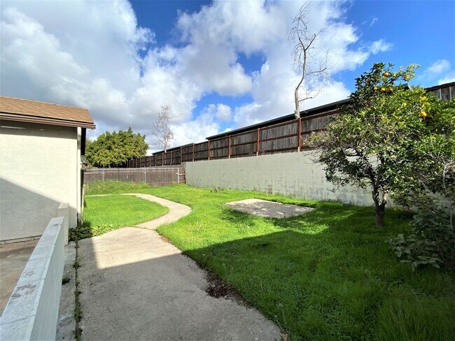 10225 Ambassador Ave San Diego, CA 92126 photo 3