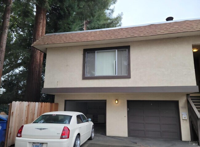 2220 Clay St photo 3
