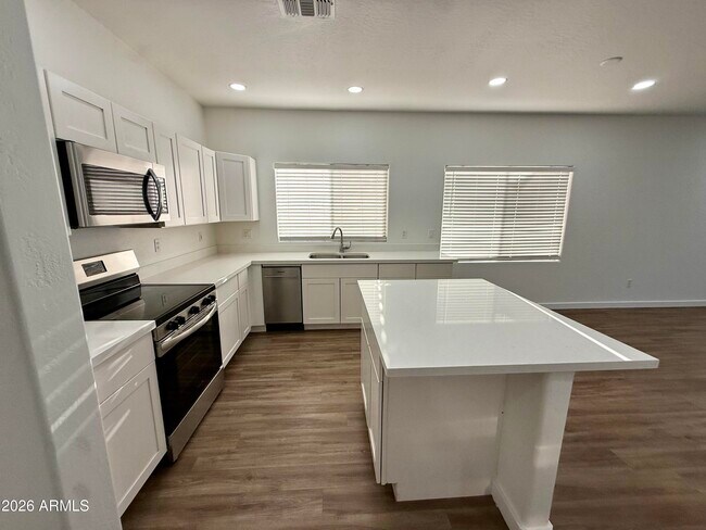 15238 W Custer Ln Surprise, AZ 85379 photo 4