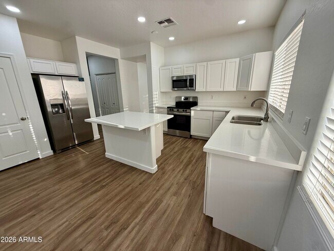 15238 W Custer Ln Surprise, AZ 85379 photo 3