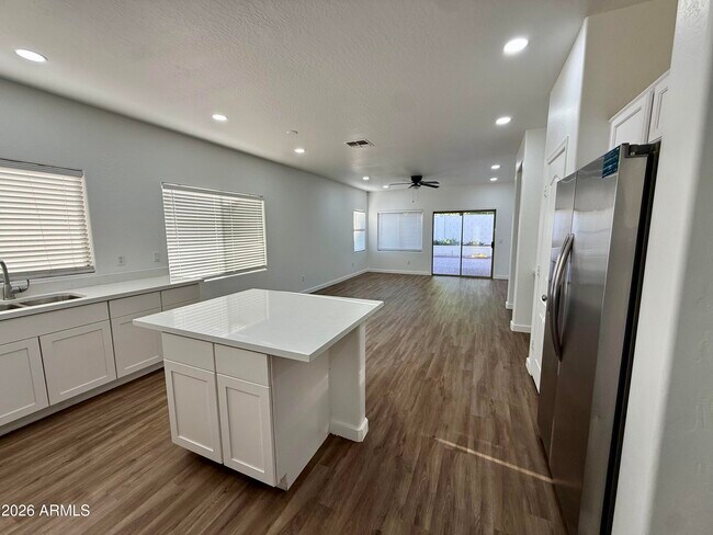 15238 W Custer Ln Surprise, AZ 85379 photo 5