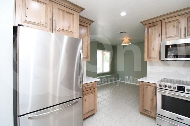 4234 E Tanglewood Dr Phoenix, AZ 85048 photo 3