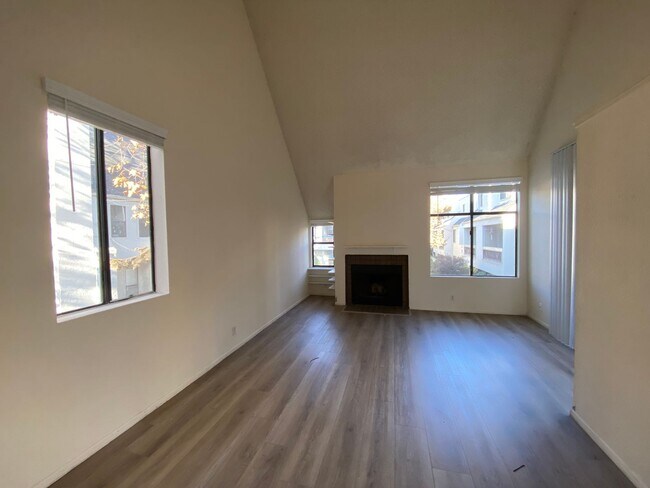 2222 River Run Dr San Diego, CA 92108 photo 2