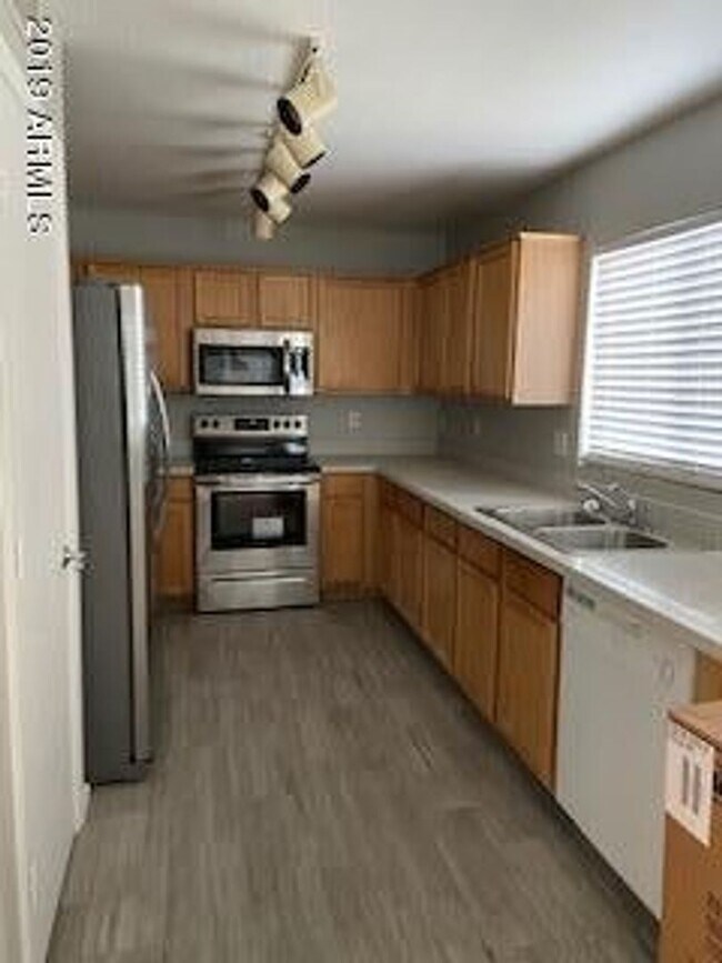 15375 W Post Cir Surprise, AZ 85374 photo 3