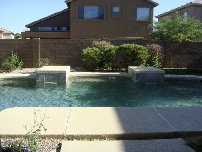 15375 W Post Cir Surprise, AZ 85374 photo 2