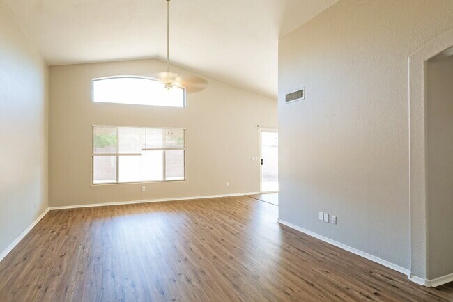 10870 W Royal Palm Rd Peoria, AZ 85345 photo 5