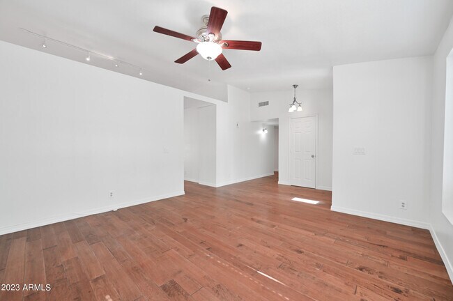313 S Ocean Dr photo 5