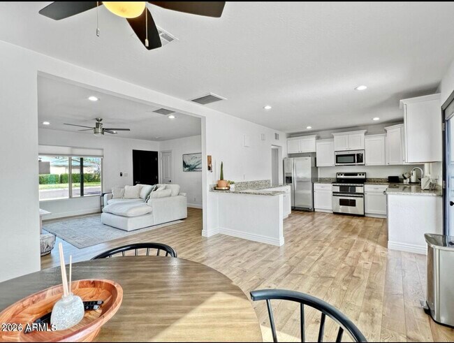 1415 W 7th St Tempe, AZ 85281 photo 2