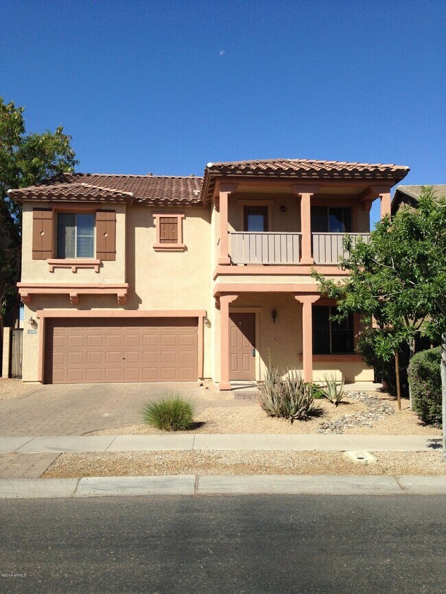 2050 S Falcon Dr Gilbert, AZ 85295 photo 2