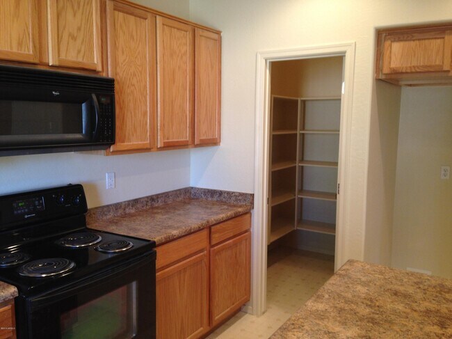 2050 S Falcon Dr Gilbert, AZ 85295 photo 4