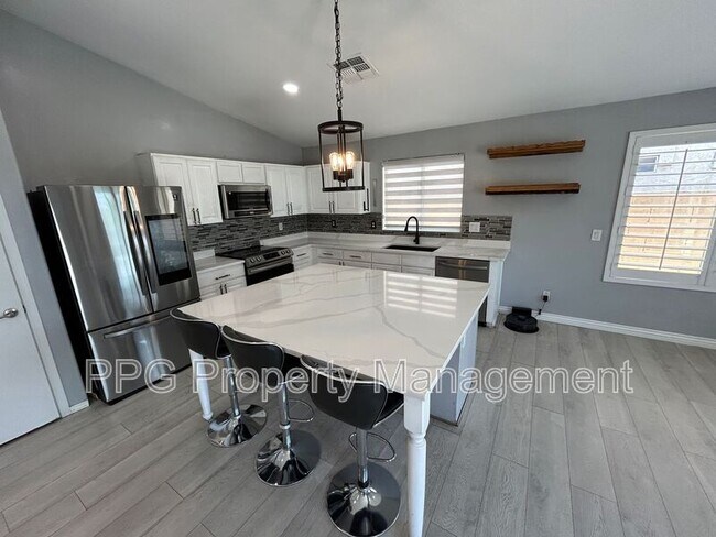 2020 S 66th Ln Phoenix, AZ 85043 photo 3