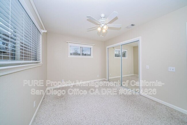 1020 S Citrus Ave Escondido, CA 92027 photo 4
