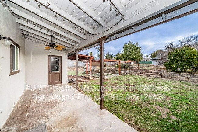 1020 S Citrus Ave Escondido, CA 92027 photo 5