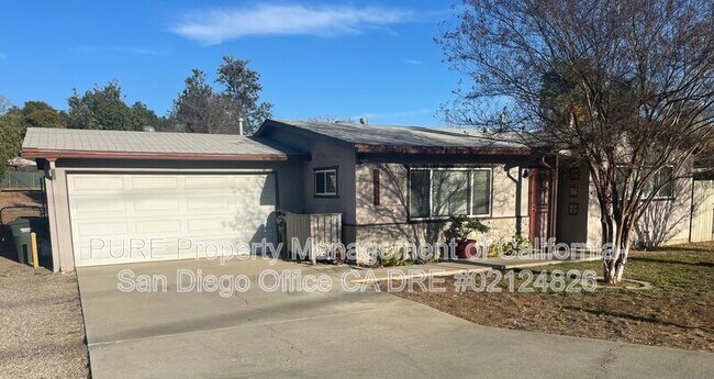 1020 S Citrus Ave Escondido, CA 92027 photo 2
