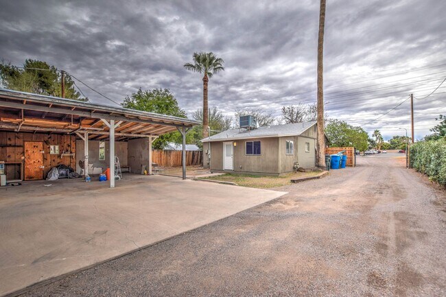Vintage Ranch Home photo 3