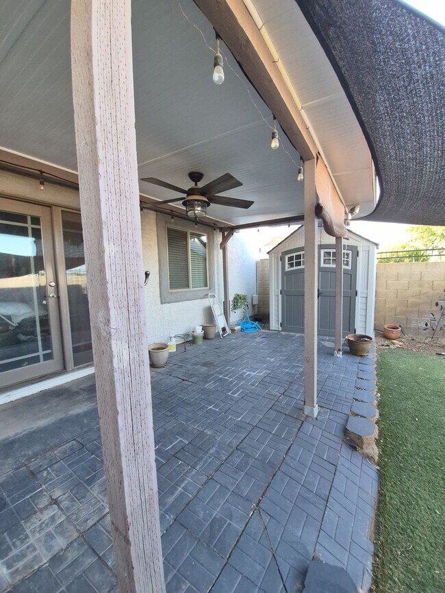 9237 N 47th Dr Glendale, AZ 85302 photo 3