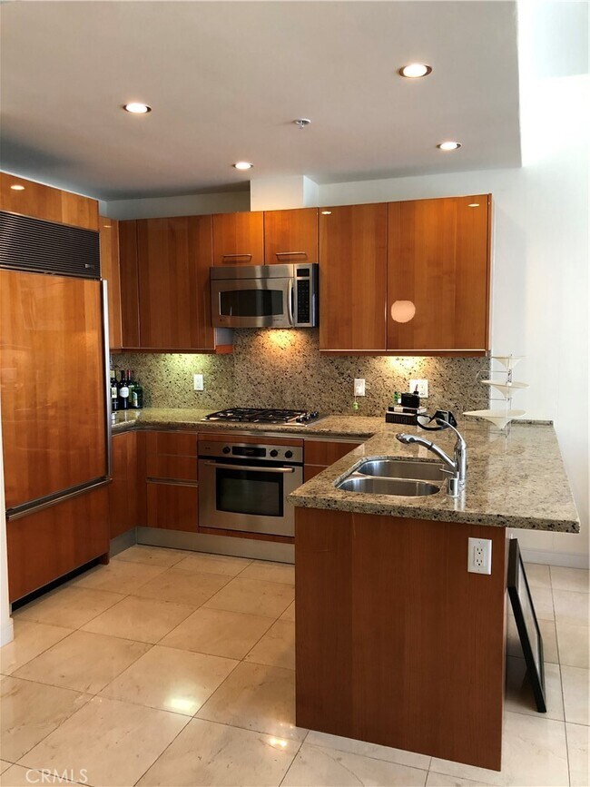 550 Front St San Diego, CA 92101 photo 4