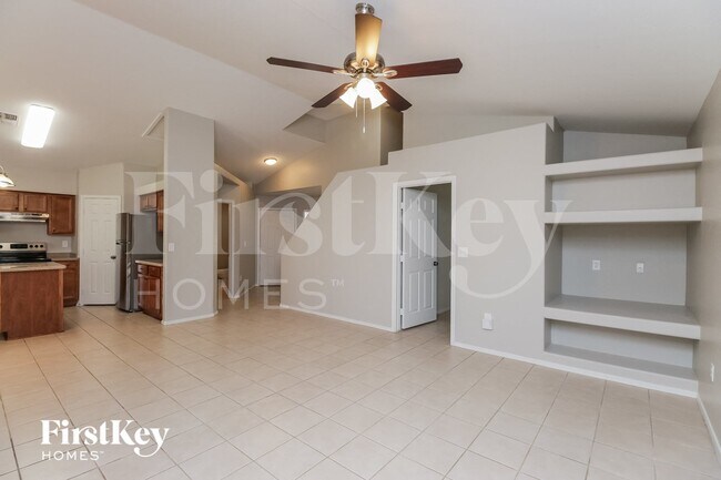 934 E Elgin St photo 5