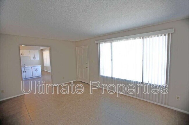 3832 W Acapulco Ln Phoenix, AZ 85053 photo 5