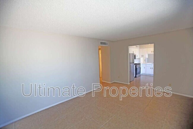 3832 W Acapulco Ln Phoenix, AZ 85053 photo 4