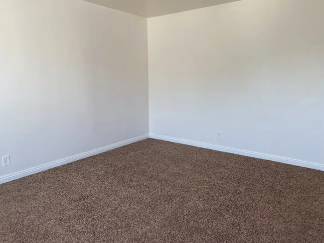 4467 Dawson Ave San Diego, CA 92115 photo 2