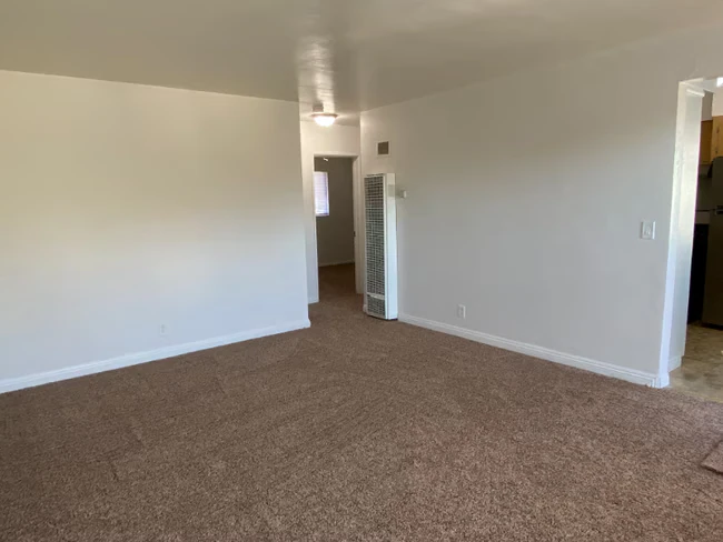 4467 Dawson Ave San Diego, CA 92115 photo 3