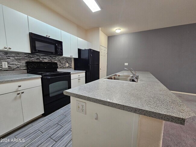 18416 N Cave Creek Rd Phoenix, AZ 85032 photo 2