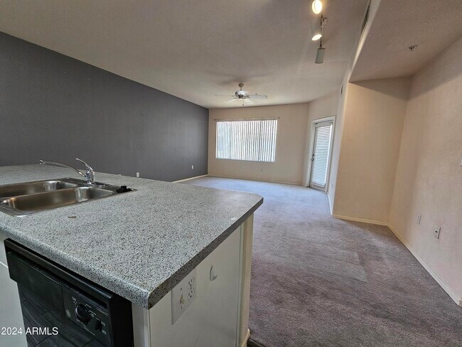 18416 N Cave Creek Rd Phoenix, AZ 85032 photo 3