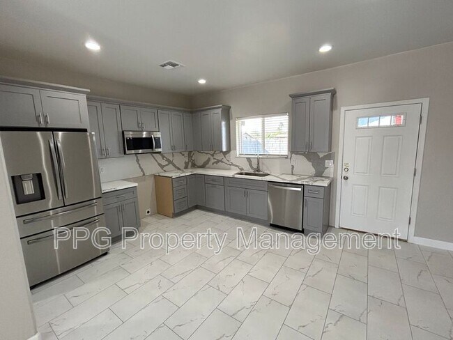 12938 W Tara Ln Surprise, AZ 85374 photo 3