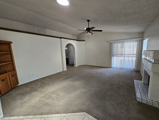 7062 W Caron Dr Peoria, AZ 85345 photo 5