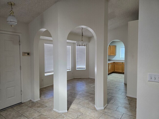 7062 W Caron Dr Peoria, AZ 85345 photo 4
