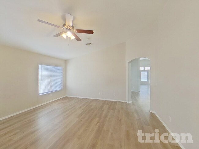 8529 W Hughes Drive photo 5
