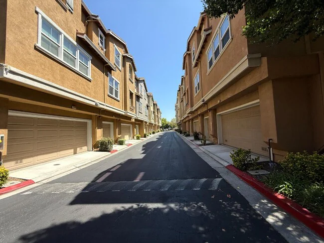 2492 Autumnvale Dr San Jose, CA 95131 photo 2
