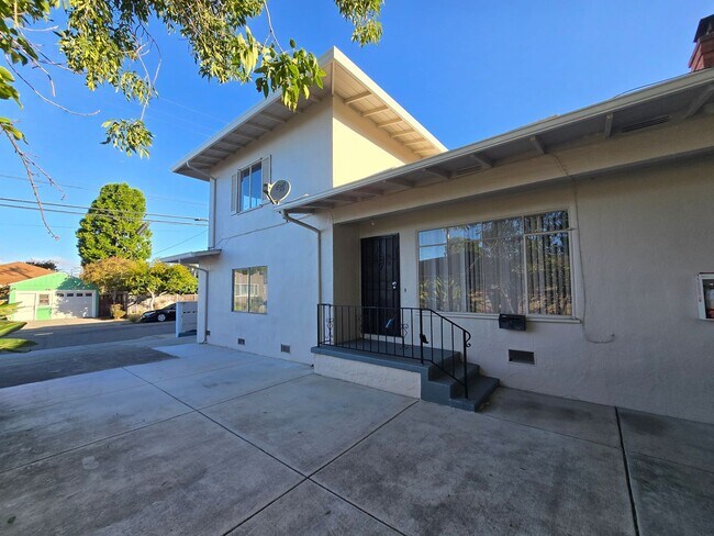1311 Curtis St Berkeley, CA 94702 photo 2