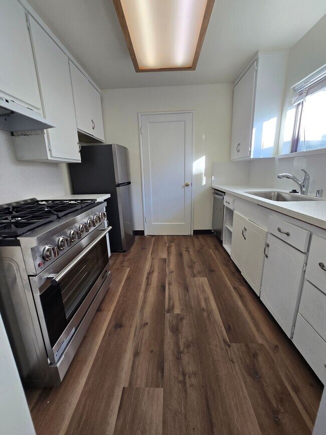 1311 Curtis St Berkeley, CA 94702 photo 5