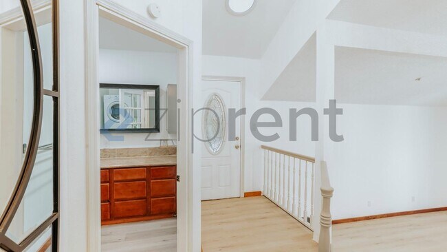 Unit single home photo 3