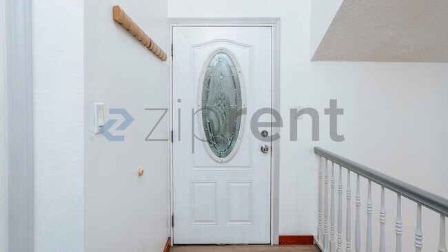 Unit single home photo 2