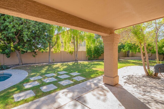 305 E Vera Ln Tempe, AZ 85284 photo 5