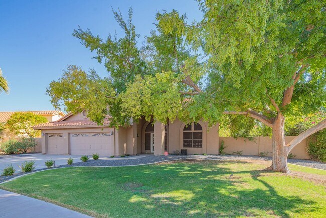 305 E Vera Ln Tempe, AZ 85284 photo 2