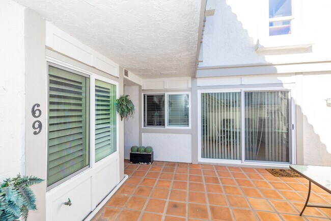 69 Kingston Ct W Coronado, CA 92118 photo 3